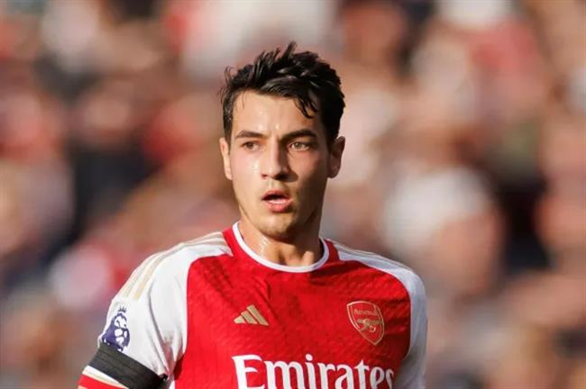 Arsenal tu choi de Jakub Kiwior ra di theo dang cho muon